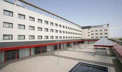 Surestay By Western Hotel 2*