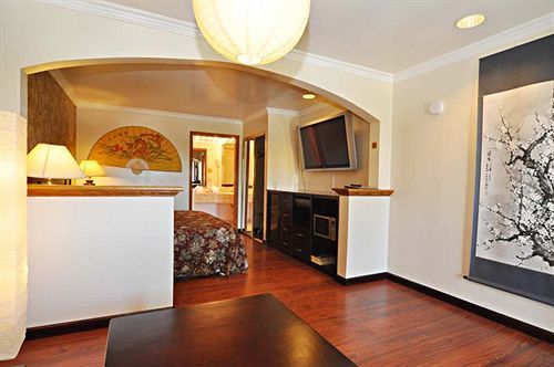 Surestay By Western Hotel 2*